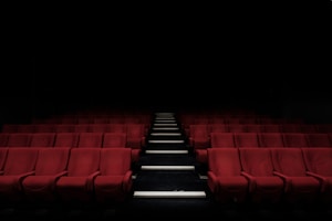 爱情电影《时光恋人》海报 - 主演：周冬雨，刘昊然